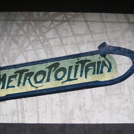 Farbwandel Fassadenkunst U-Bahnhof Bismarckplatz