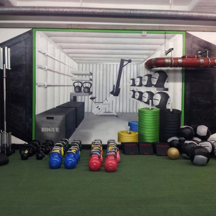 Farbwandel Fassadenkunst Crossfit Kader