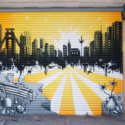 Farbwandel Fassadenkunst Garagenbemalung