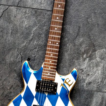 Farbwandel Fassadenkunst Airbrush E-Gitarre Oktoberfest