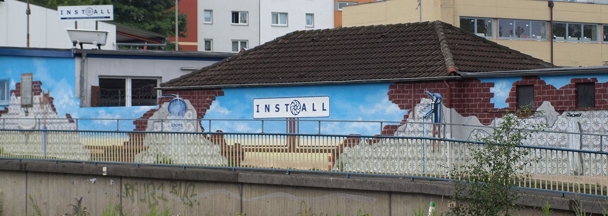 Farbwandel Fassadenkunst Werbeauftrag Install & Grohe