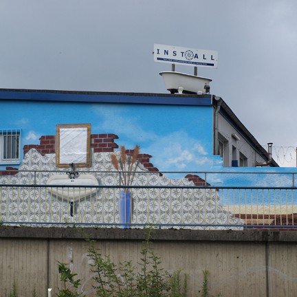 Farbwandel Fassadenkunst Werbeauftrag Install & Grohe