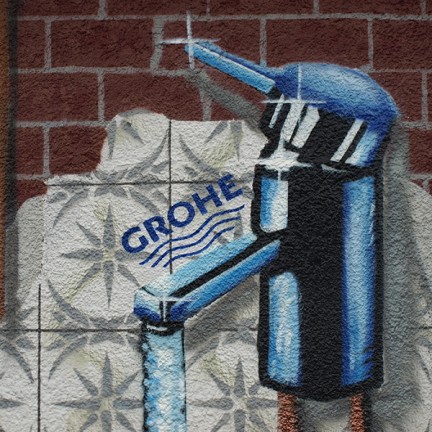 Farbwandel Fassadenkunst Werbeauftrag Install & Grohe