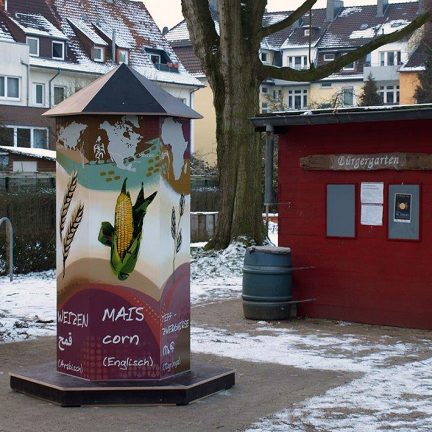 Farbwandel Fassadenkunst Casual Learning Installation Helpage