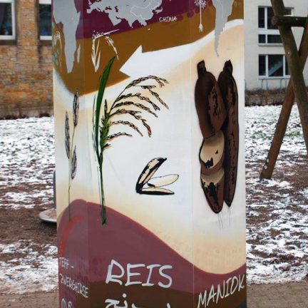 Farbwandel Fassadenkunst Casual Learning Installation Helpage