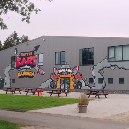 BattleKart Dankern Farbwandel Fassadenkunst
